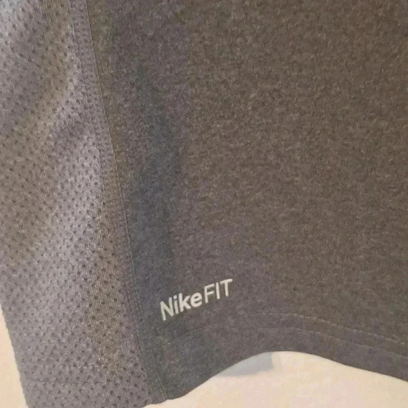 Nike Fitdry Shirt EUC Size Medium - Picture 3 of 6